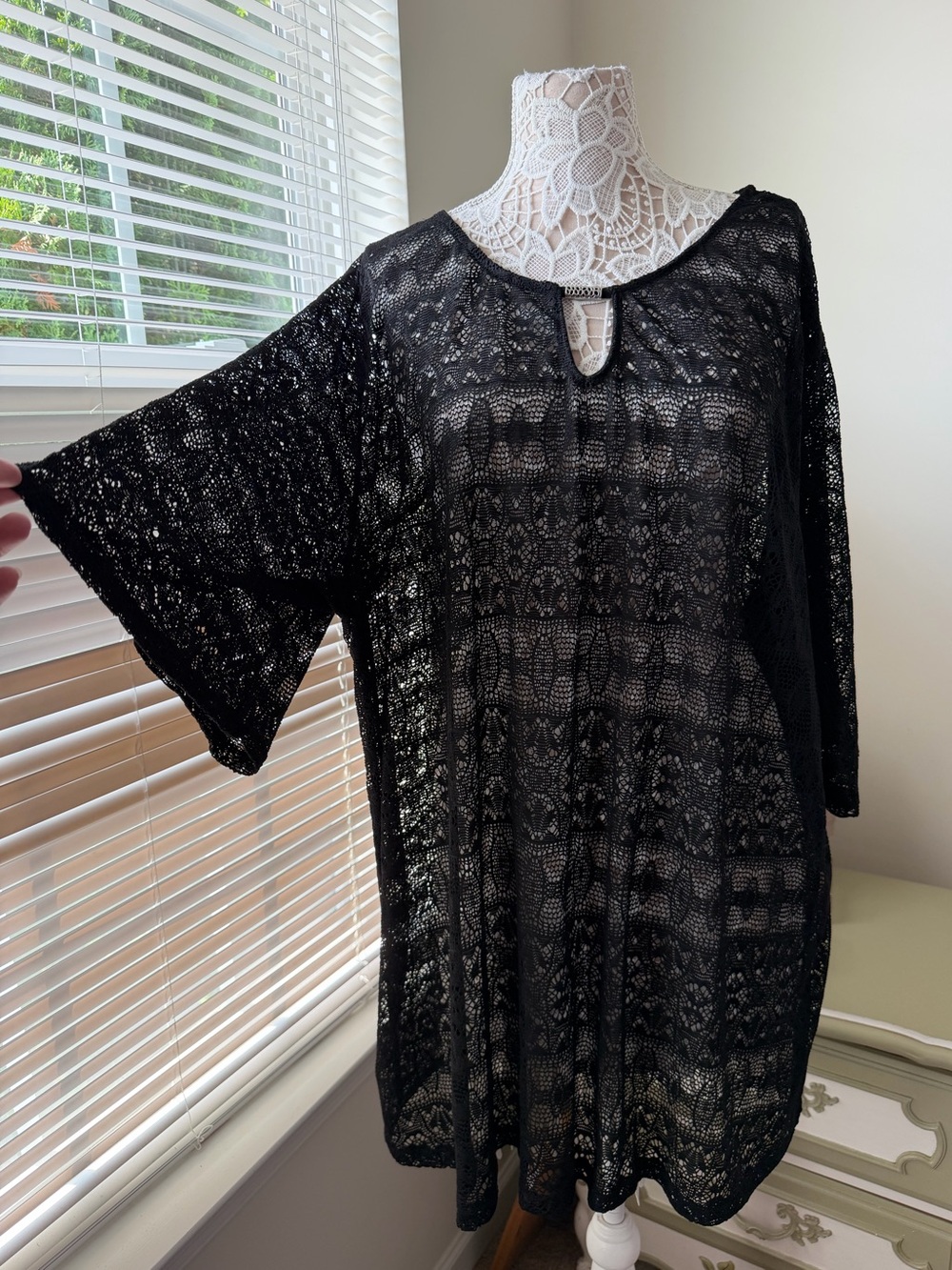 EUC Avenue Black Crochet Lace Tunic Swimsuit Cover-Up Beach Pool Plus 22/24 3X